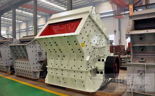 四川反擊破碎機(jī)