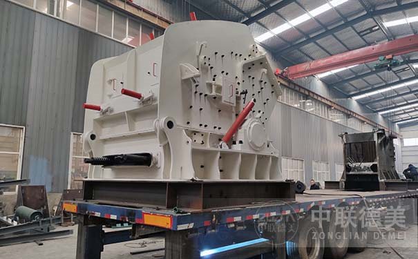 四川反擊破碎機(jī)